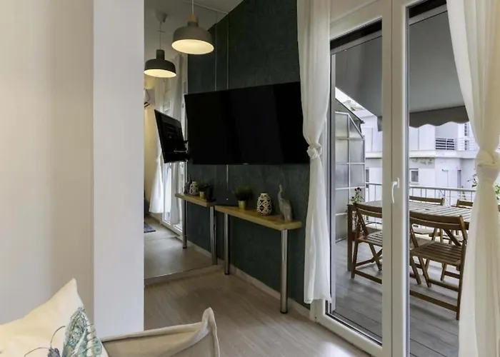 Phaedrus Living Modern City Flat Gkyzi
